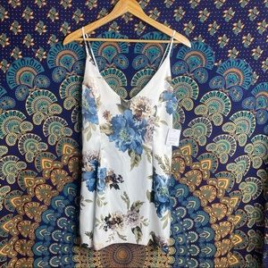 NWT Hollywood Boutique floral dress